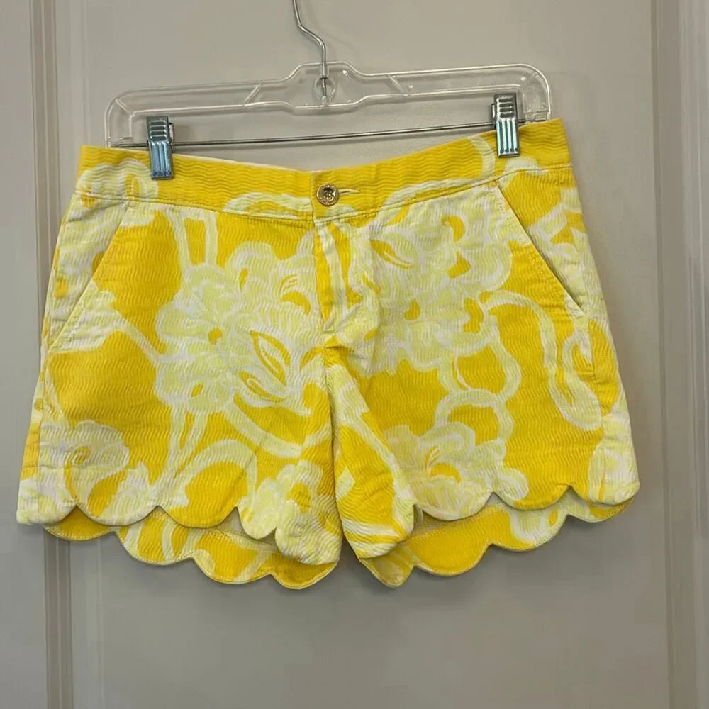 Lilly Pulitzer, buttercup, scallop shorts yellow floral, print, women’s size 2